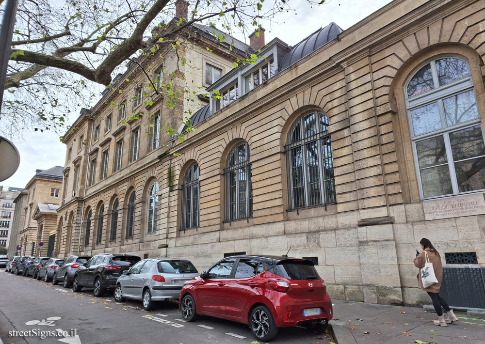 Paris - The laboratory where the doctor and researcher Claude Bernard worked - Pl. Marcelin Berthelot, 75005 Paris, France