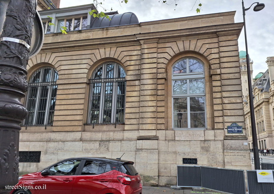 Paris - The laboratory where the doctor and researcher Claude Bernard worked - Pl. Marcelin Berthelot, 75005 Paris, France
