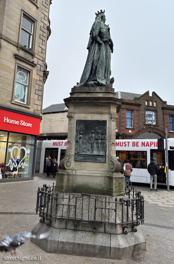Edinburgh - Statue of Queen Victoria - 1 Duke St, Leith, Edinburgh EH6 6AE, UK