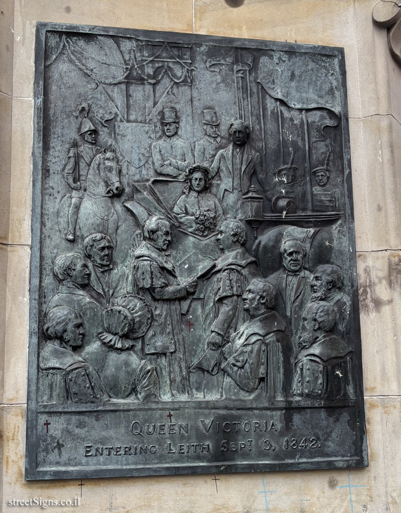 Edinburgh - Statue of Queen Victoria - Queen Victoria’s visit to Leith