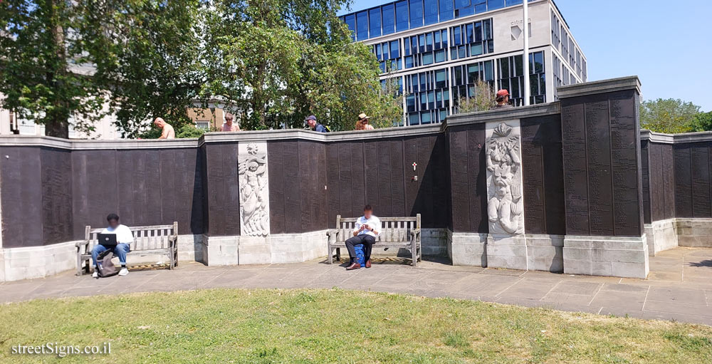 London - Tower Hill Memorial - Second World War - Fence, Seven Seas, Plaques of the Dead