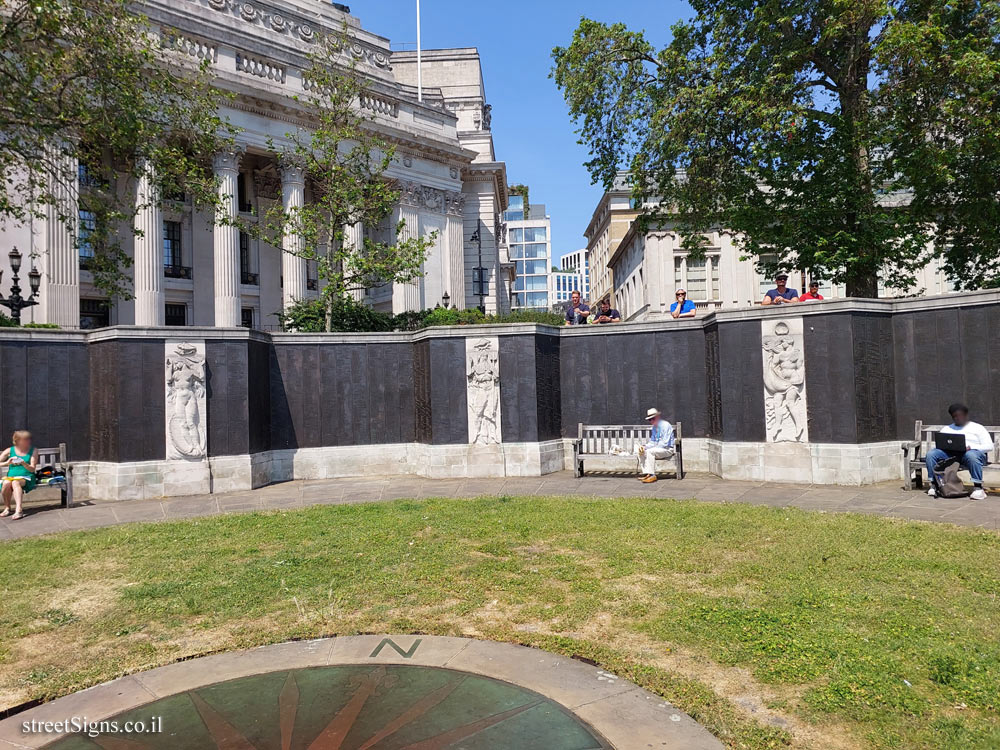 London - Tower Hill Memorial - Second World War - Fence, Seven Seas, Plaques of the Dead