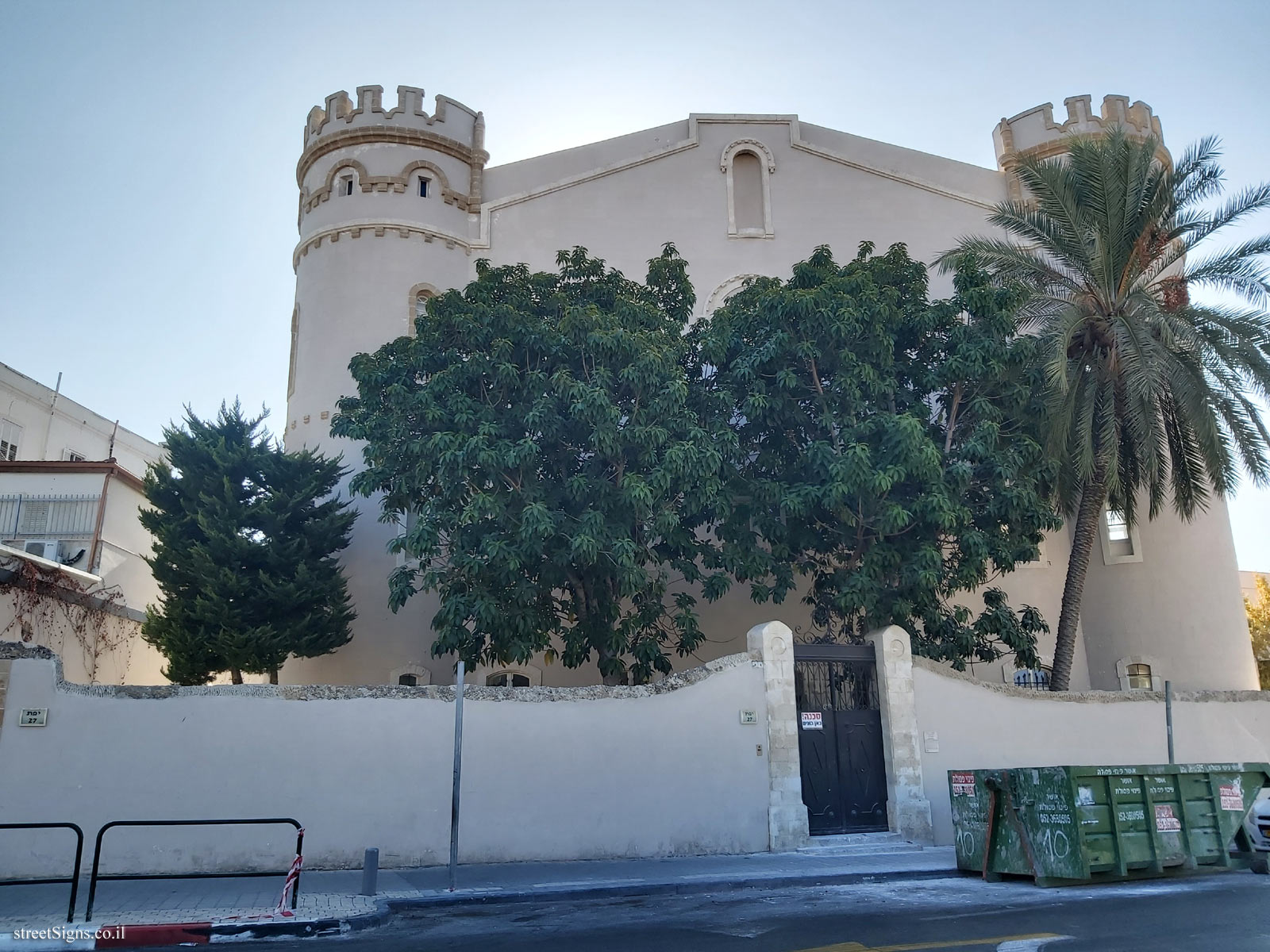 Tel Aviv - buildings for preservation - 27 Yeffet - Turret Building