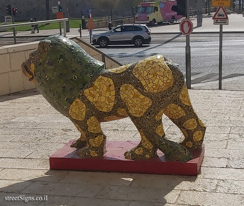 Jerusalem - "Lion" outdoor sculpture by Ruslan Sergeev - Safra Square 9, Jerusalem, Israel