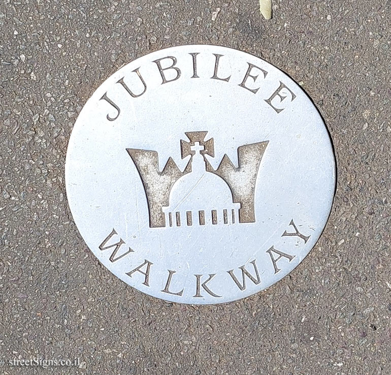 London - The Story of the Tower of London - Jubilee Walkway