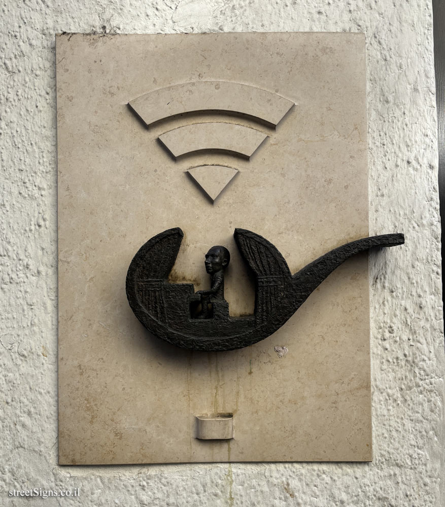 Budapest - “Rezső Seress’ Pipe” - a miniature statue by Mykhailo Kolodko
