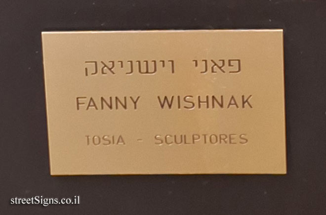 Tel Aviv University - Mexico Building - Bust of Fanny Wishnak