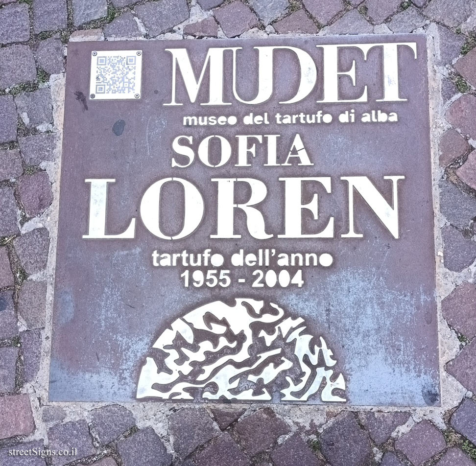 Alba - Plaque Commemorating Sofia Lorens Award of "Truffle of the Year" (1955, 2004)