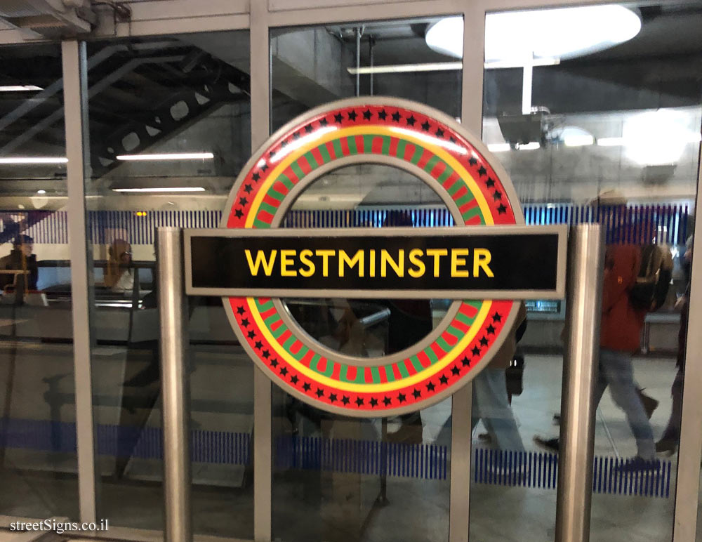 London - Westminster Subway Station - Interior of the station - 2