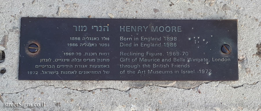 Tel Aviv - "Reclining Figure" - Outdoor sculpture by Henry Moore