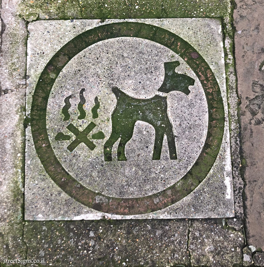 London - Collect your dog’s feces