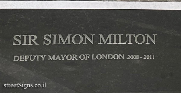 London - A memorial statue of Sir Simon Milton