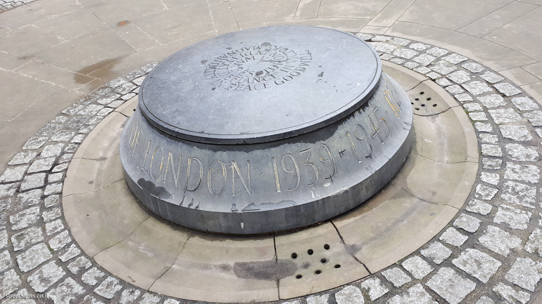 London - St Paul’s Cathedral - Memorial to the Londoners Killed in the Blitz