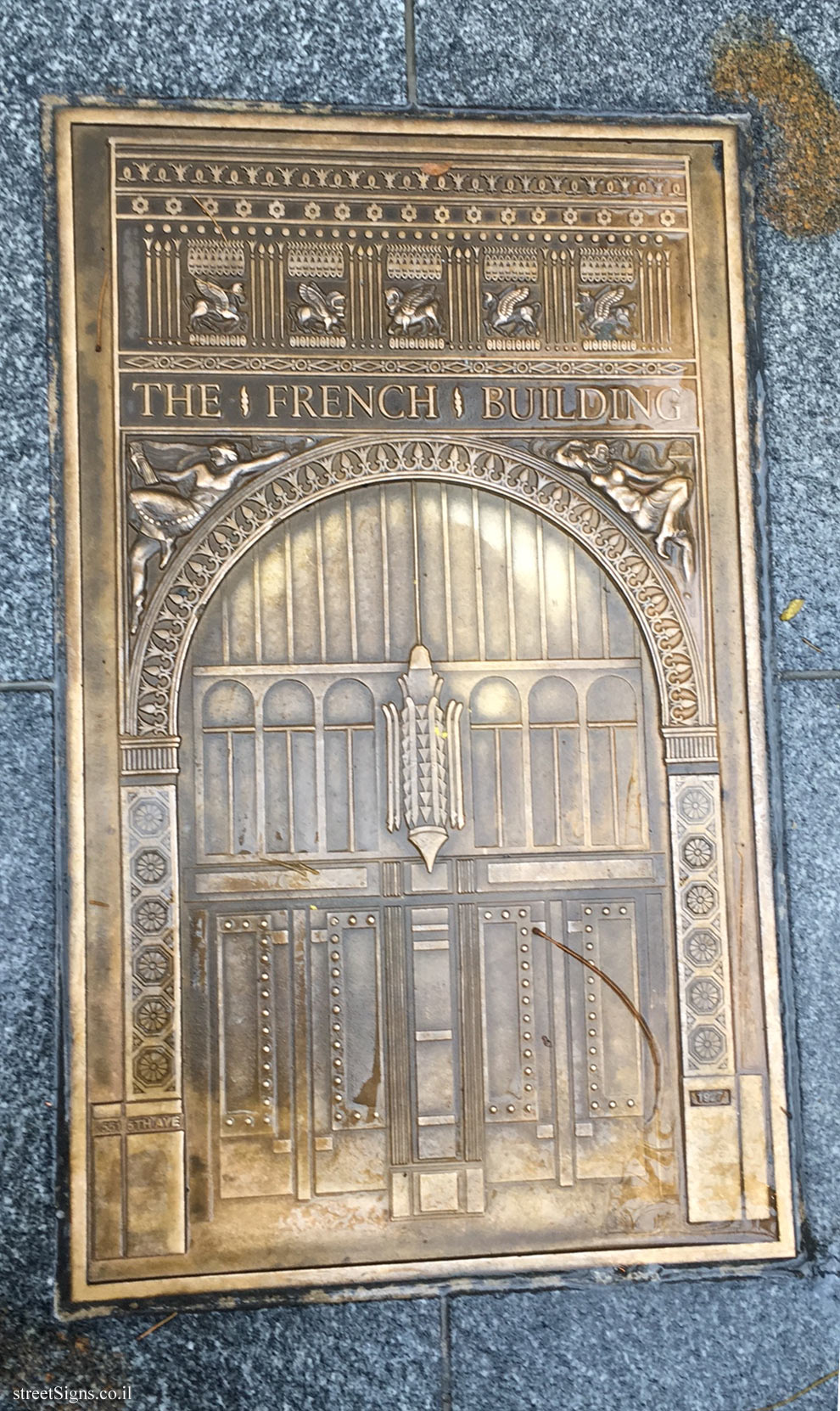 New York - Park Avenue plaques - French Building