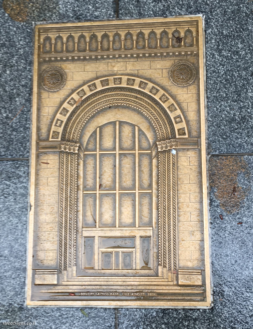New York - Park Avenue plaques - Bowery Savings Bank Building