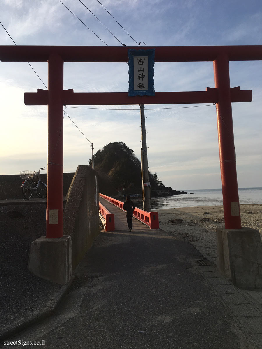 Tsuruoka - Gate to the Shinto shrine of Hakusan-jinja