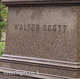 New York - Central Park - A statue in memory of Walter Scott
