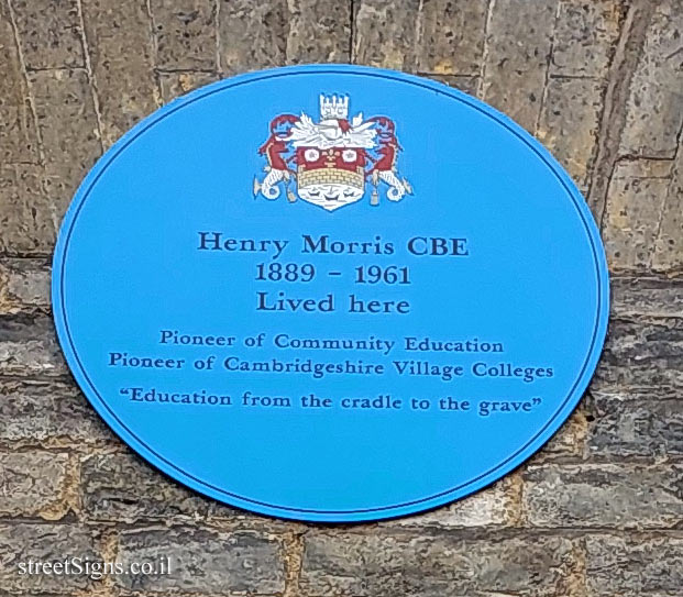Cambridge - A memorial plaque to the place where educator Henry Morris lived