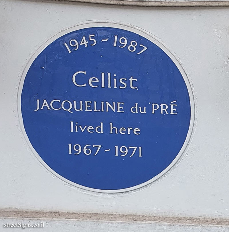 London - Commemorative plaque at the place where the cellist Jacqueline du Pré lived