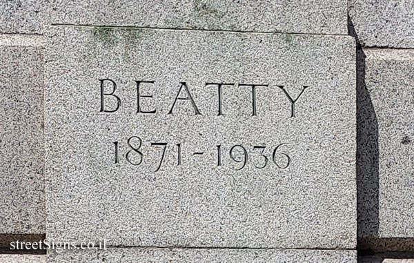 London - Trafalgar Square - A bust commemorating David Beatty