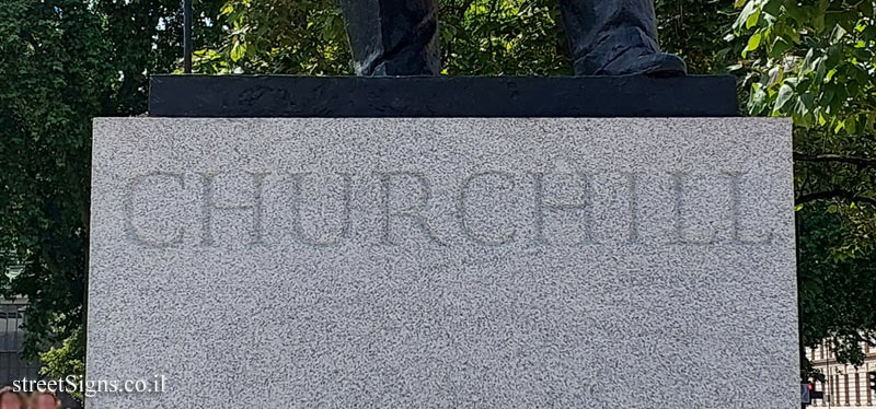 London - Winston Churchill’s statue