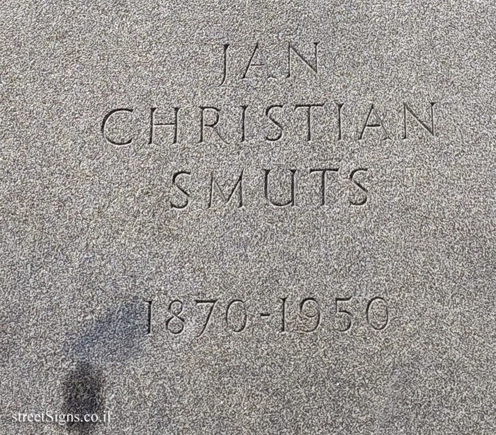 London - Statue of Jan Smuts