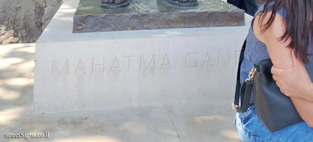 London - Statue of Mahatma Gandhi