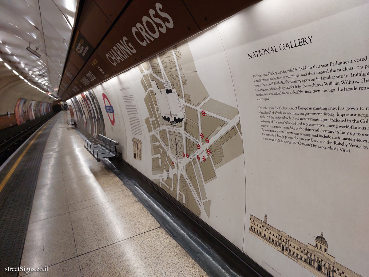 London - Charing Cross Subway Station - Interior of the station (3)