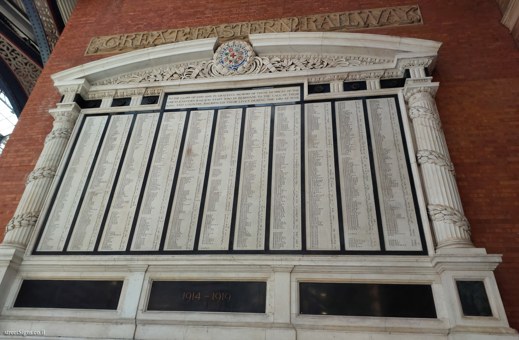 London - Commemorative plaque for the railway workers who fell in the First World War