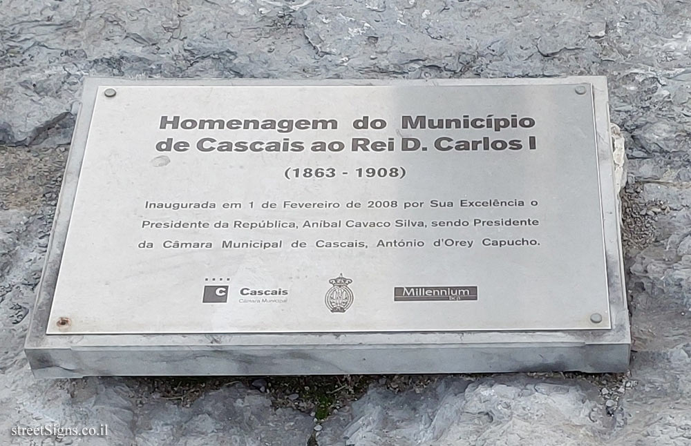 Cascais - A tribute statue to Cascais to King D. Carlos I