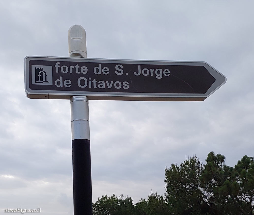 Cascais - Directional sign for a historical site