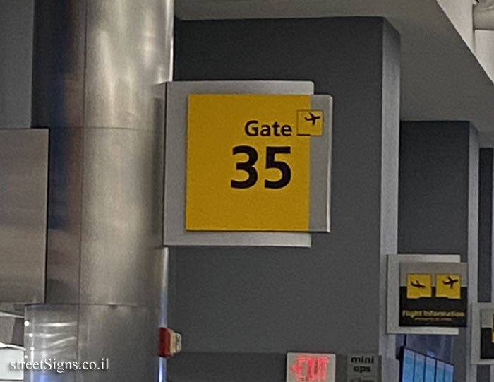 New York - John F. Kennedy International Airport - Terminal 8 - Boarding Gate