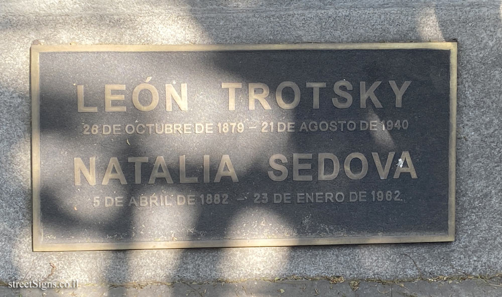 Mexico City - the grave of Leon Trotsky and his wife