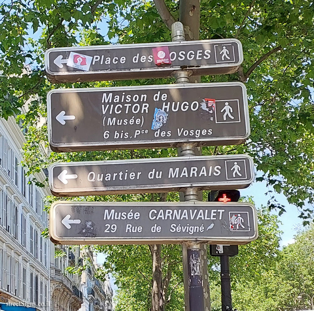 Paris - Direction sign for sites in the area