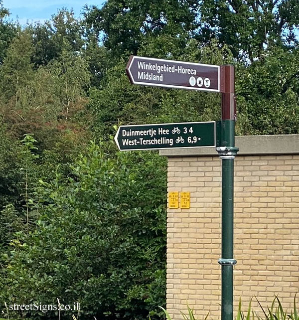 Midsland (Terschelling) - Directional signs to sites in the area