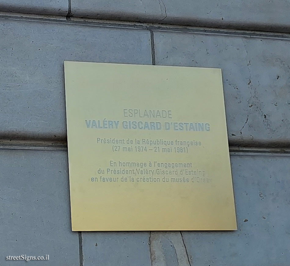Paris - Place Valéry Giscard d’Astaing