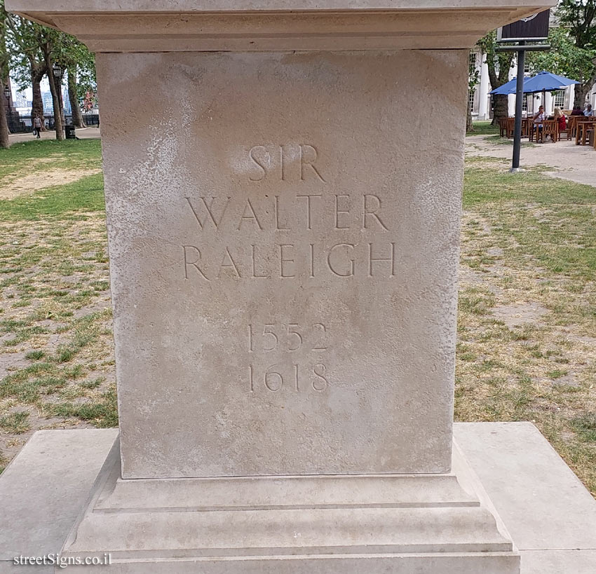 London - A statue commemorating the writer and explorer Sir Walter Raleigh