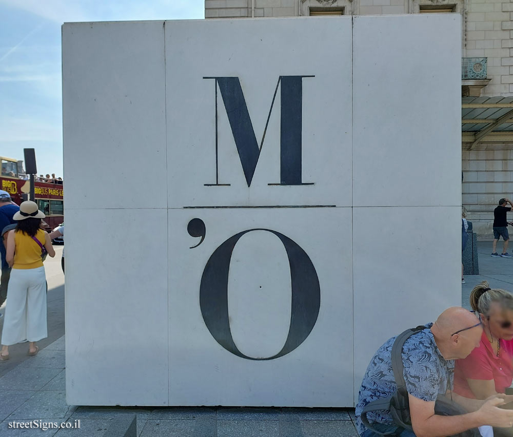 Read the Signs: Avenue Montaigne - France Today