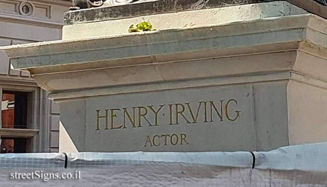 London - A statue commemorating theater actor Henry Irving
