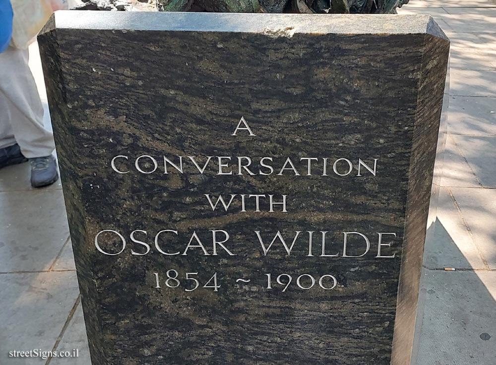 London - "A Conversation with Oscar Wilde" outdoor sculpture by Maggi Hambling