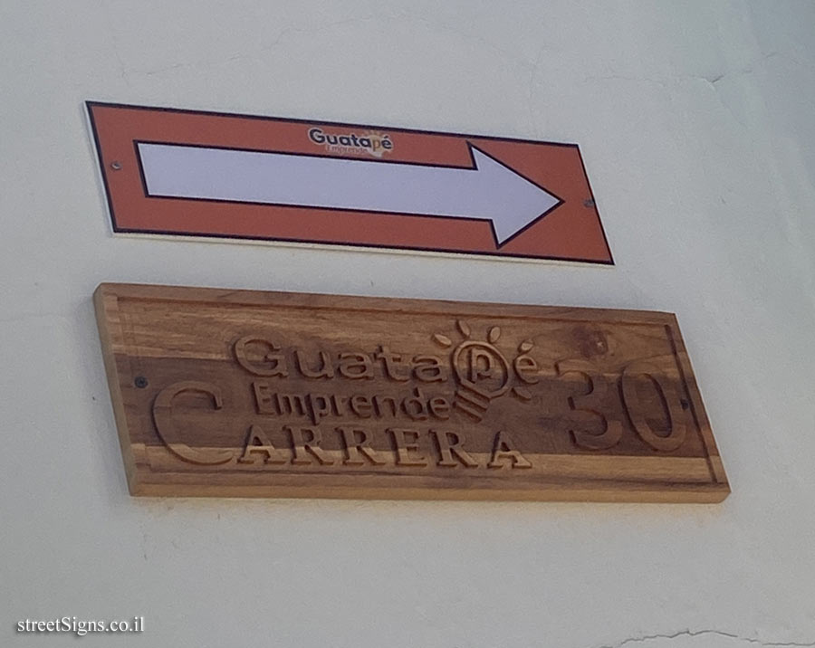 Guatapé - 30 Street