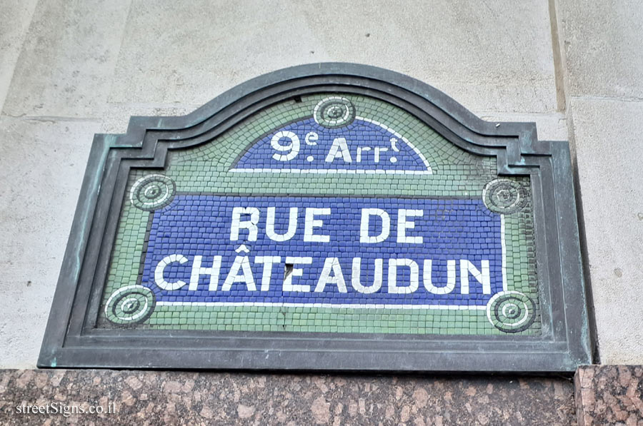 Paris -  Rue de Châteaudun