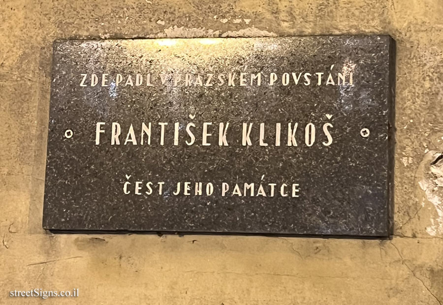 Prague - Commemorative plaque to František Klikoš on the wall of Altneuschul Synagogue