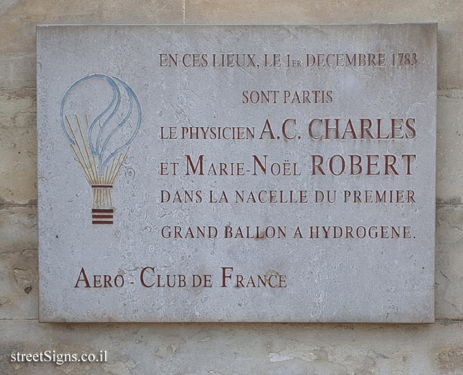 Paris - Tuileries Gardens - the first manned air balloon flight