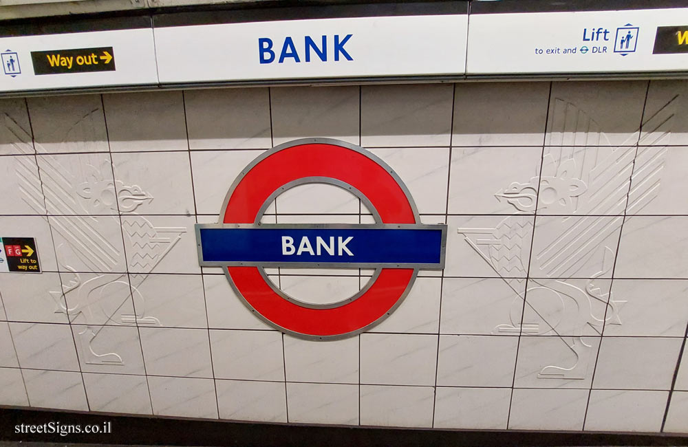 London - Bank Subway Station - Interior of the station