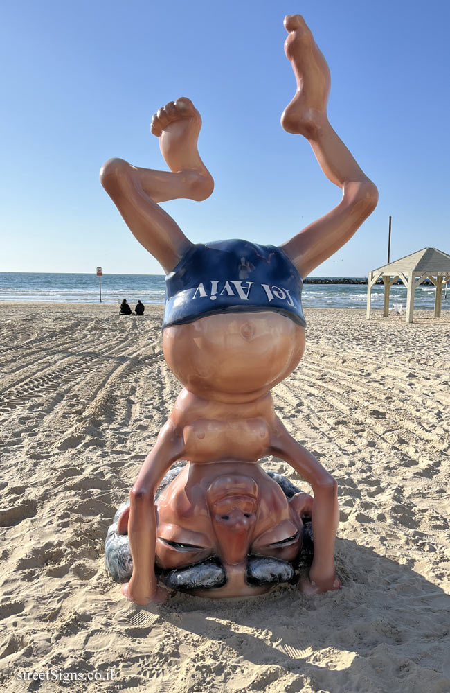Tel Aviv - Ben Gurion’s statue on the beach of Tel Aviv