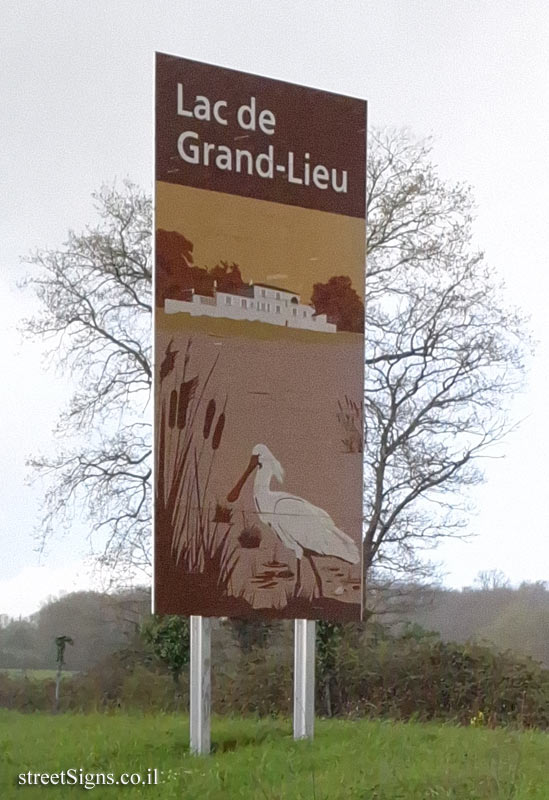 Lac de Grand-Lieu - sign indicating the lake