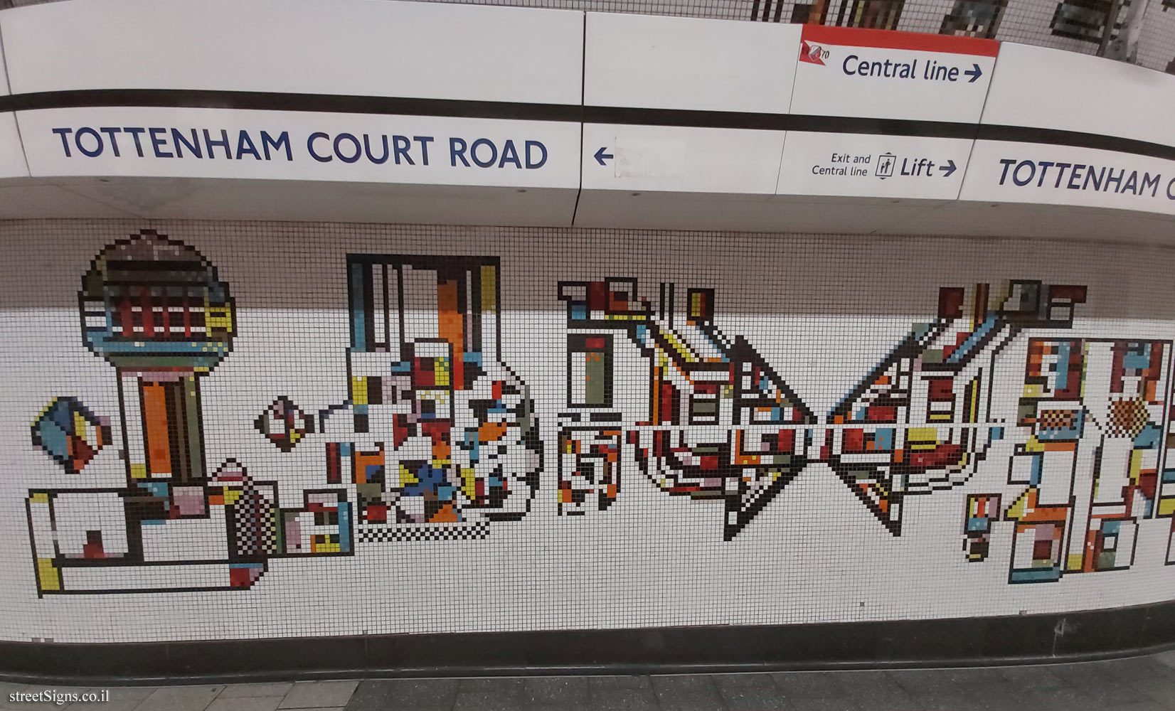 London -Tottenham Court Road Subway Station - Interior of the station