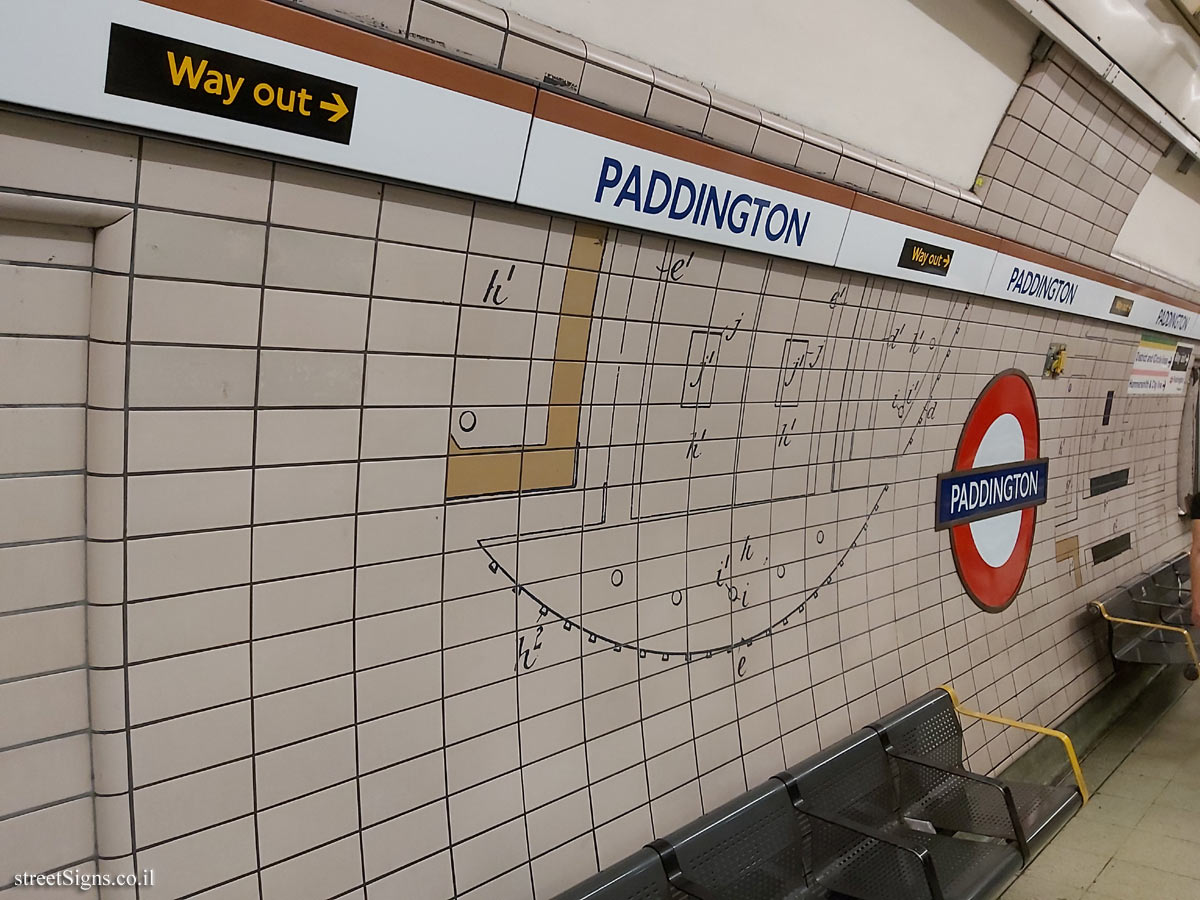 London - Paddington Subway Station - Interior of the station