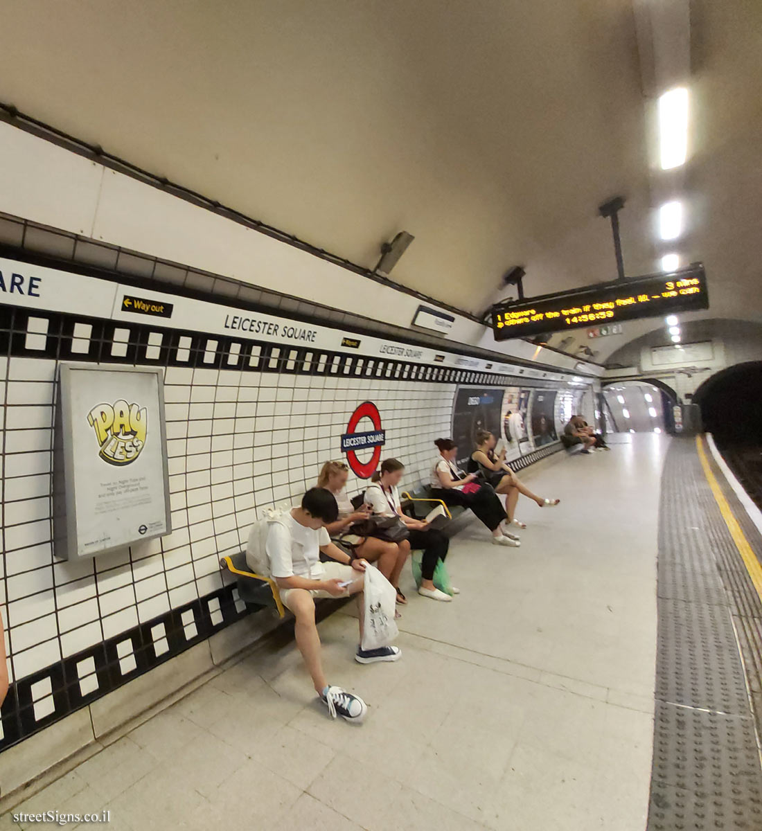 London - Leicester Square Subway Station - Interior of the station